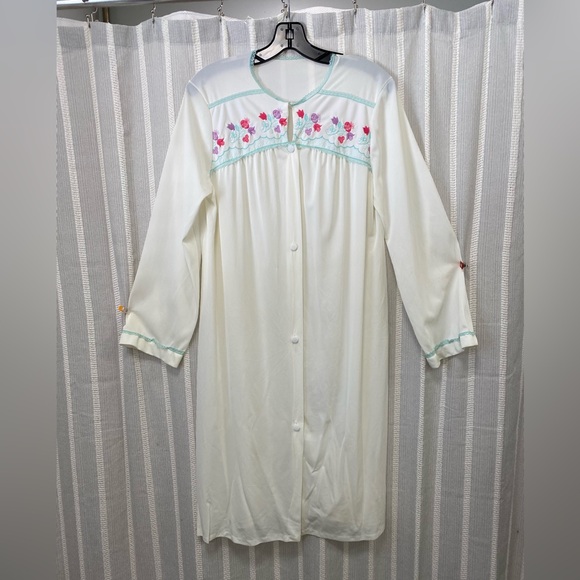 jcpenney Other - Vintage Robe Dressing Gown House‎ Dress Housecoat Embroidered 100% Nylon Size M